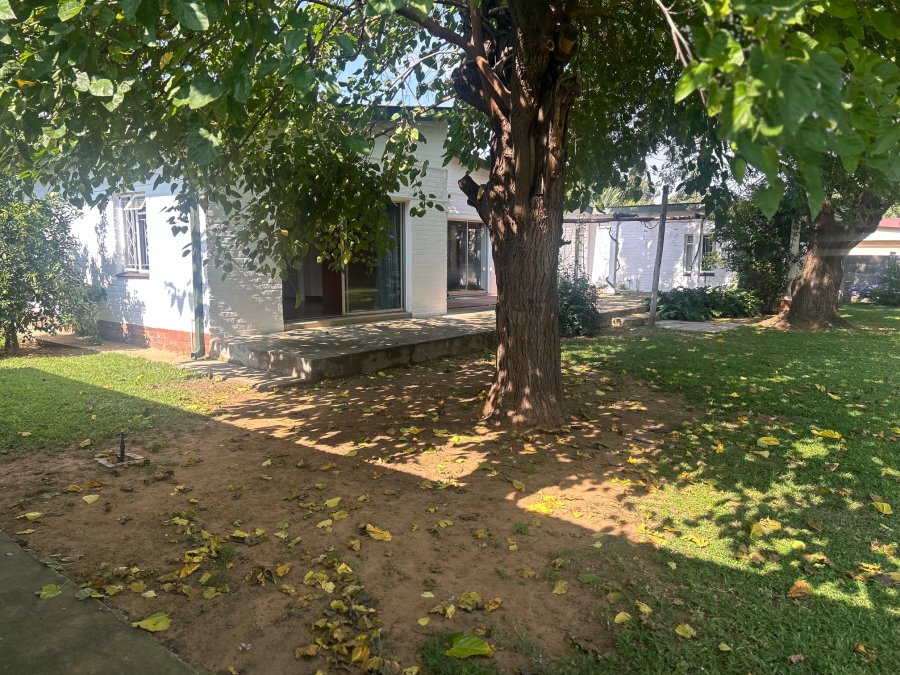 5 Bedroom Property for Sale in Viljoenskroon Free State